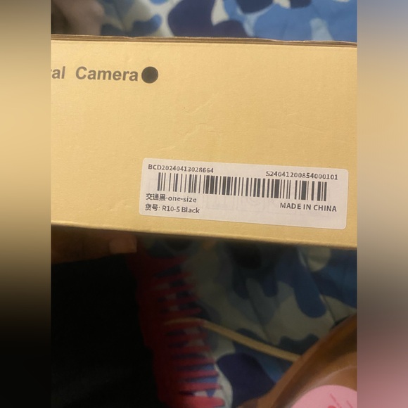 Black digital camera - Picture 2 of 6